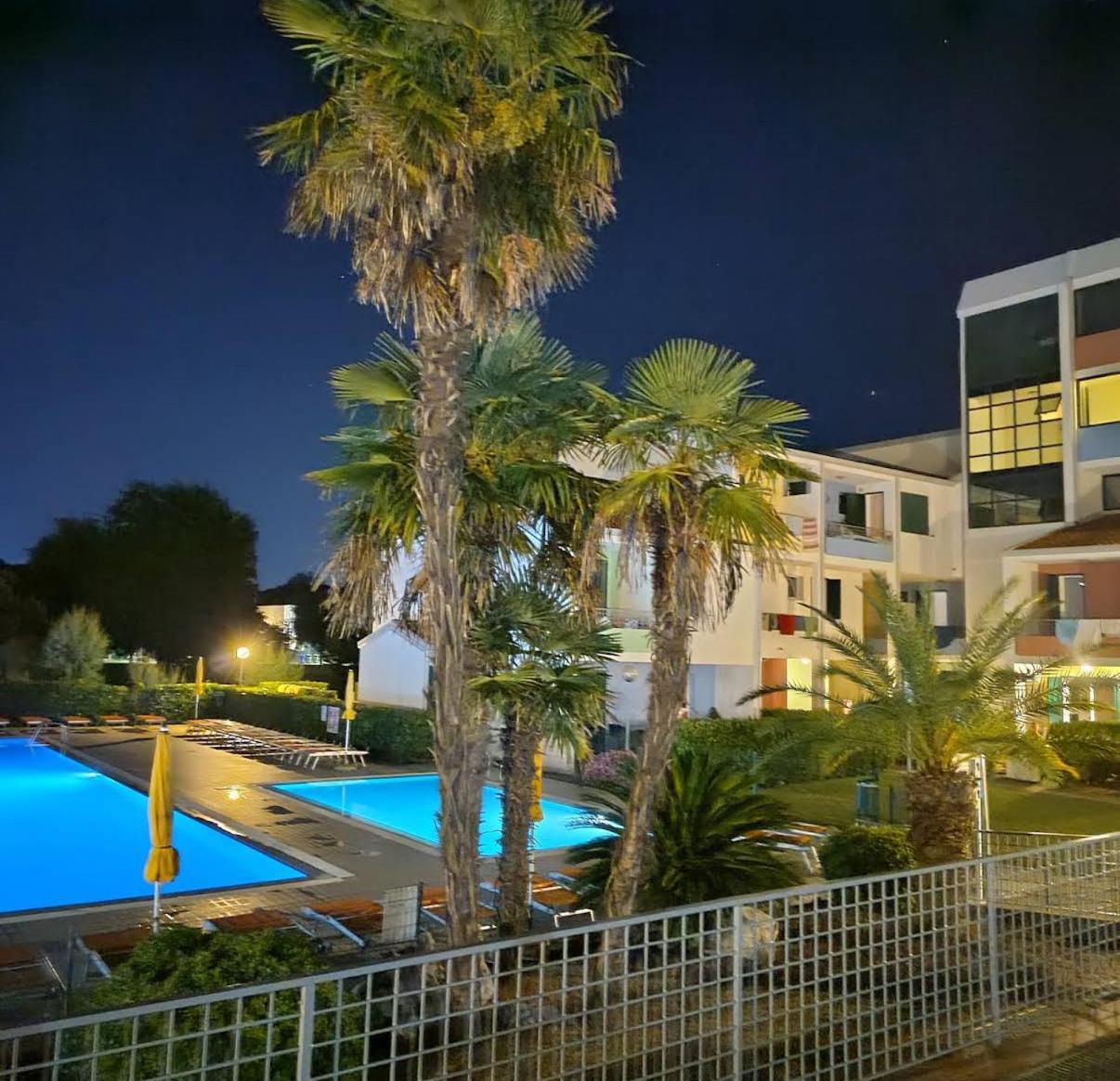 Apartment De Lux Swimming Pool, Parking, Garden